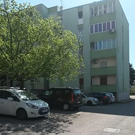 Apartament Malemi *