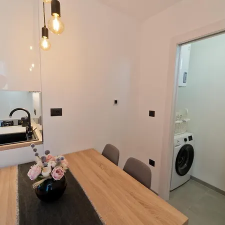 Malemi Apartament *